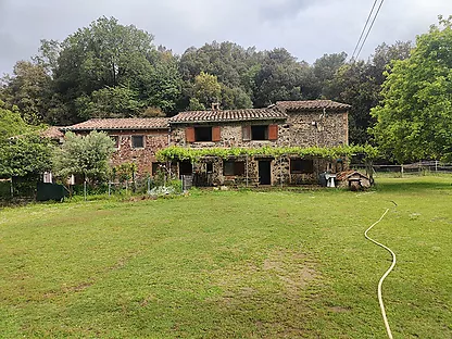 Se vende Masia en Santa Pau en el parque natural.