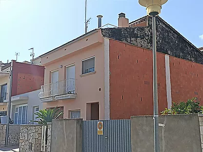 Semi-detached house, with four bedrooms and three bathrooms. APIALIA COSTA BRAVA