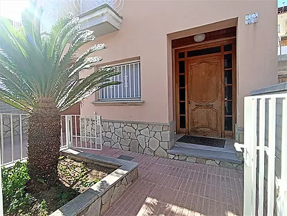 Semi-detached house, with four bedrooms and three bathrooms. APIALIA COSTA BRAVA