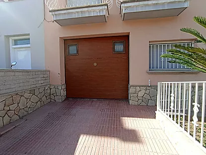 Semi-detached house, with four bedrooms and three bathrooms. APIALIA COSTA BRAVA