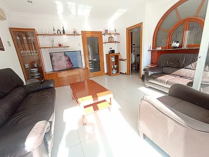 Semi-detached house, with four bedrooms and three bathrooms. APIALIA COSTA BRAVA