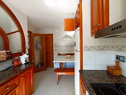 Semi-detached house, with four bedrooms and three bathrooms. APIALIA COSTA BRAVA