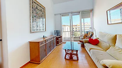 Ático con terraza privada, en segunda línea de mar.