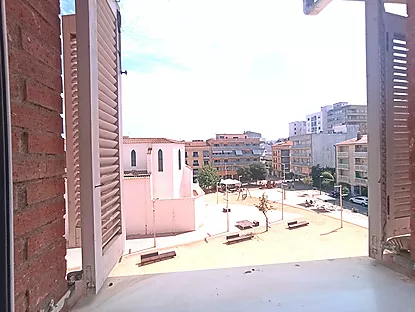 Àtic amb terrassa privada, a segona línia de mar.