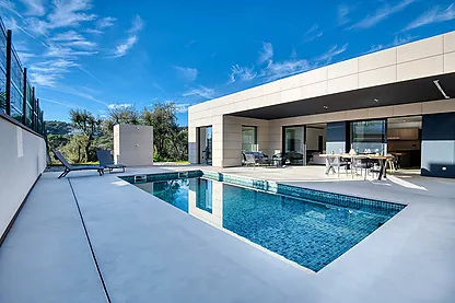 ESPECTACULAR CASA DE DISEÑO EN UNA DE LAS MEJORES ZONA DE LA COSTA BRAVA