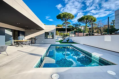 MAISON DE DESIGN SPECTACULAIRE DANS L'UN DES MEILLEURS RÉGIONS DE LA COSTA BRAVA