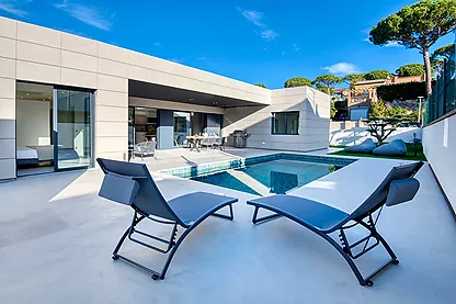 ESPECTACULAR CASA DE DISEÑO EN UNA DE LAS MEJORES ZONA DE LA COSTA BRAVA