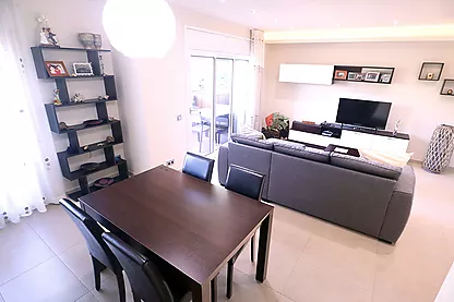 Exclusivo apartamento en segunda línea de mar.